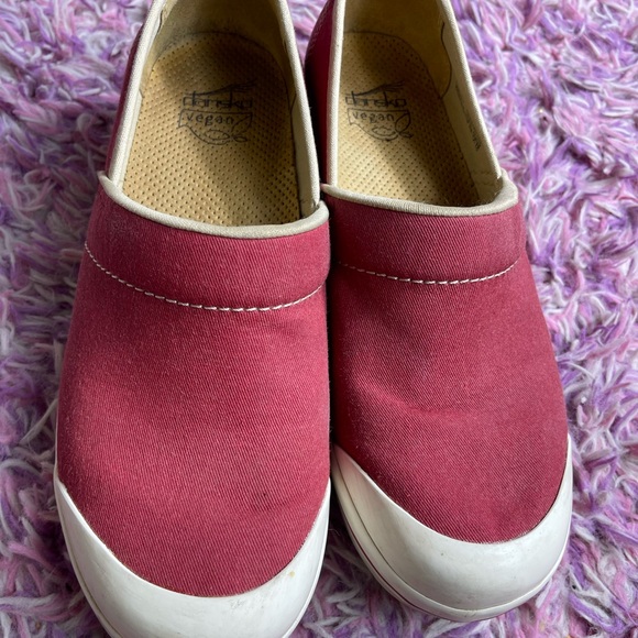 Dansko Vegan Red Canvas Slip Resistant Clogs Women's Shoes Size 40 EUR - Picture 2 of 9